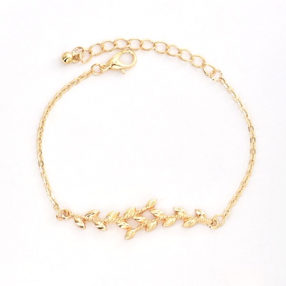 'Anise' Gold Bracelet Set - Picture 11 of 11